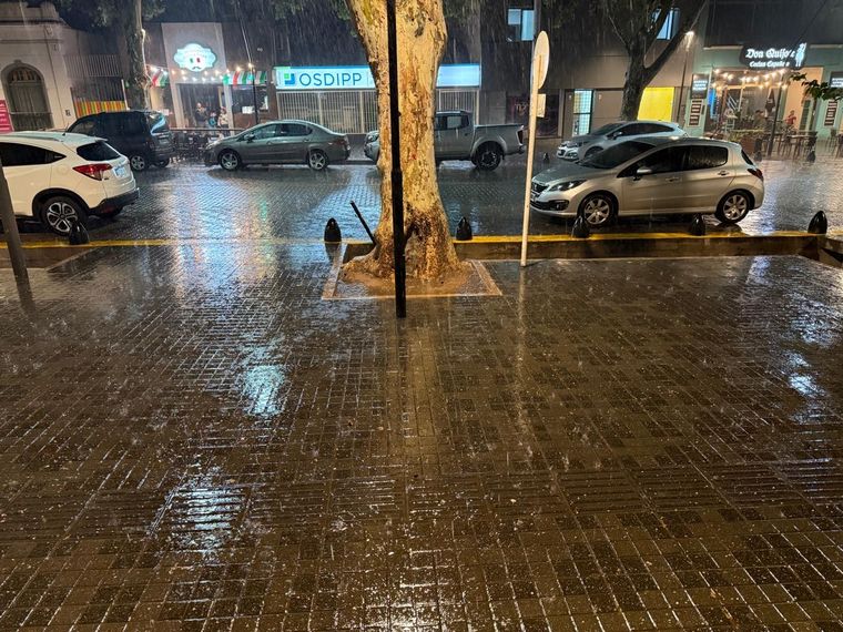 La jornada del miércoles cerró con caída de granizo en algunas zonas del Gran Mendoza