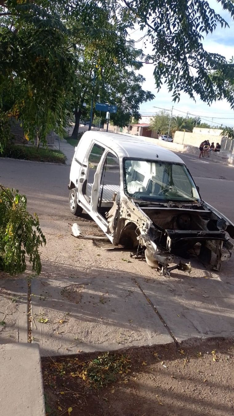 La camioneta utilitaria que iba a ser trasladada por el acusado tiene pedido de captura Foto: Ministerio de Seguridad de Mendoza