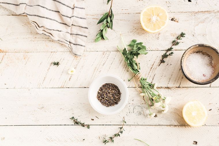 Un rincón del baño decorado inspirado en un spa. Foto: Unsplash.