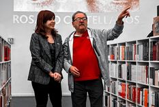 Cristina Fernández de Kirchner visitó en México la librería del Fondo de Cultura Económica y mantuvo una charla con el director de la institución, el escritor Paco Ignacio Taibo II Foto: Twitter Paco Taibo II
