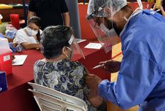 Un funcionario de Salud dice que se podría posdatar la le segunda dosis de la Sputnik Foto: ALF PONCE MERCADO / MDZ