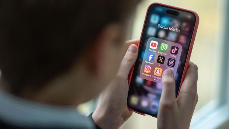 YouTube Kids, Google Classroom y WhatsApp no están incluidos. YouTube Kids, Google Classroom y WhatsApp no están incluidos.