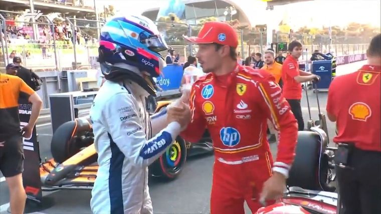 El saludo entre ambos. Foto: Captura video