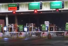 Debido a la protesta, se encuentran reducidos dos carriles del peaje del Mercado Central Foto: X Noticias Argentinas