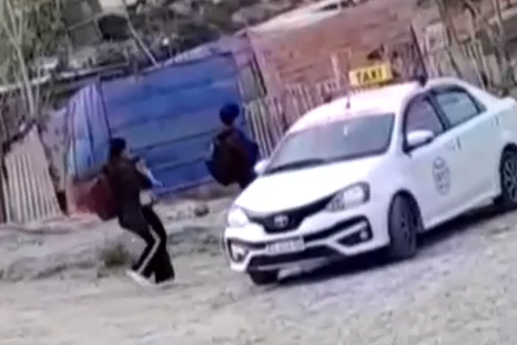 Mientras se llevaba a cabo el velorio de Ángel, su mamá fue vista saliendo de su casa. Mientras se llevaba a cabo el velorio de Ángel, su mamá fue vista saliendo de su casa.