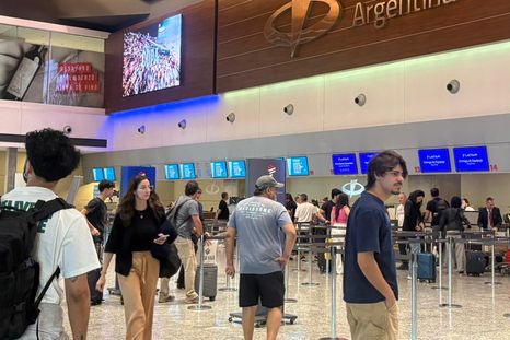 Se oficializó el llamado a licitación para ampliar el aeropuerto El Plumerillo. Se oficializó el llamado a licitación para ampliar el aeropuerto El Plumerillo.
