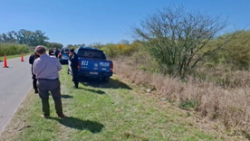Luego de rastrear su moto, descubrieron el cuerpo del hombre calcinado al costado de la ruta.