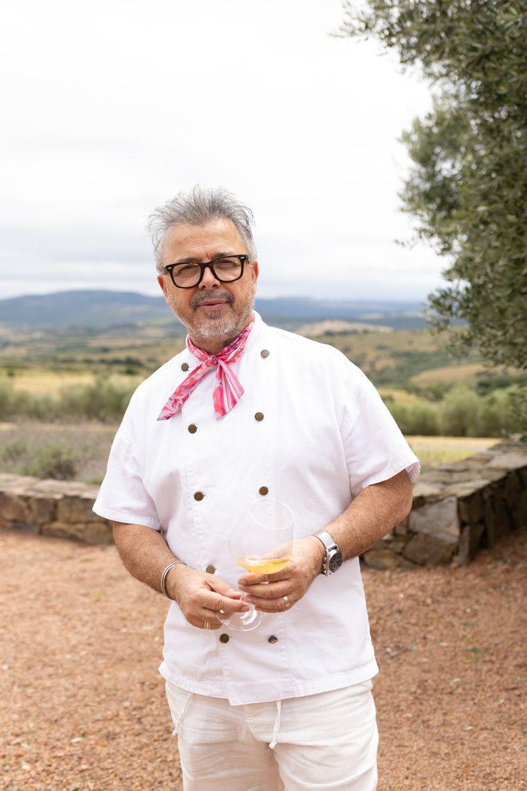 El chef decidió instalarse en La Puglia para estar cerca de su madre y su esposa. El chef decidió instalarse en La Puglia para estar cerca de su madre y su esposa.