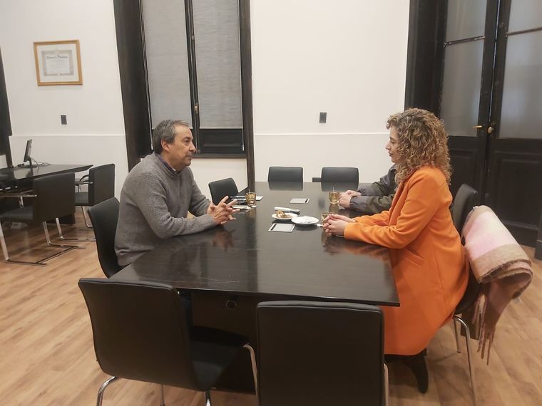 Enrique Thomas y Lourdes Arrieta, este lunes en la Legislatura. Foto: Prensa Enrique Thomas