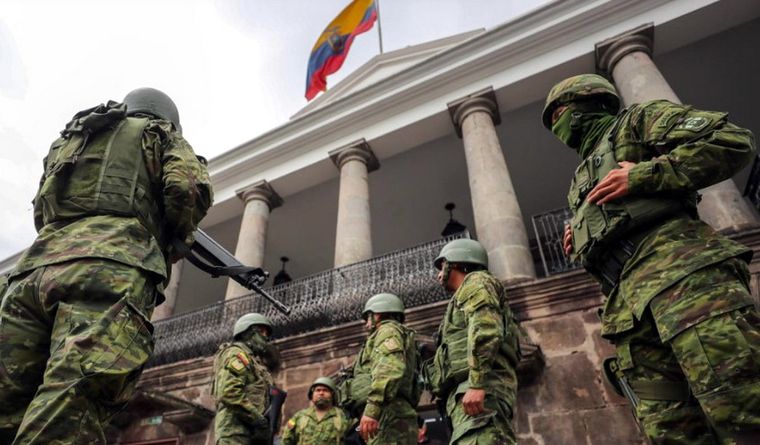 Los militares ocupan las calles de Ecuador. Foto: Efe.