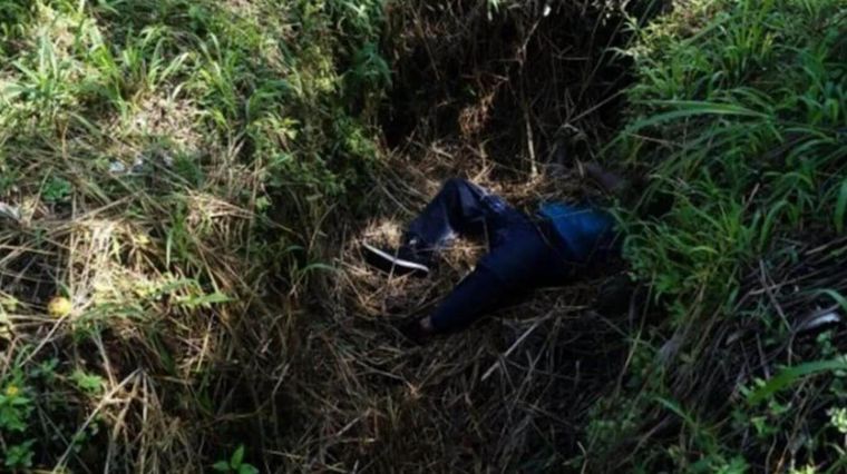 El cuerpo del hombre que fue hallado en una zanja de Merlo