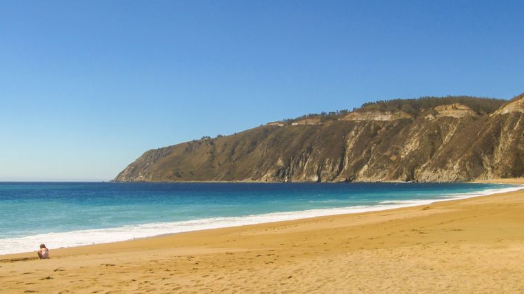 Alejada del circuito clásico de playas de Chile, Laguna Verde ofrece acantilados, mar abierto y una tranquilidad difícil de encontrar. Alejada del circuito clásico de playas de Chile, Laguna Verde ofrece acantilados, mar abierto y una tranquilidad difícil de encontrar.