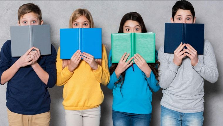 Las investigaciones en neurociencias y educación han demostrado que los niños aprenden de diversos modos y a distintos ritmos. Foto: Freepick.