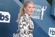 Foto: https://people.com/health/christina-applegate-says-taking-a-shower-is-frightening-with-ms-certain-things-i-took-for-granted/