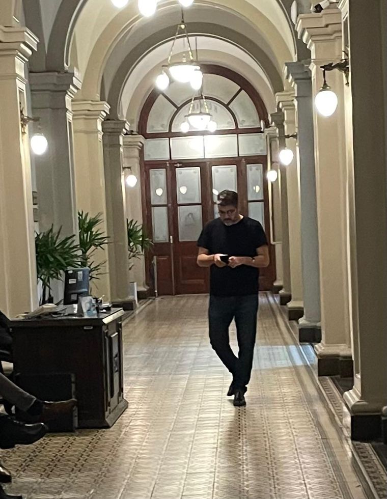 Carlos Bianco en los pasillos. Carlos Bianco en los pasillos.