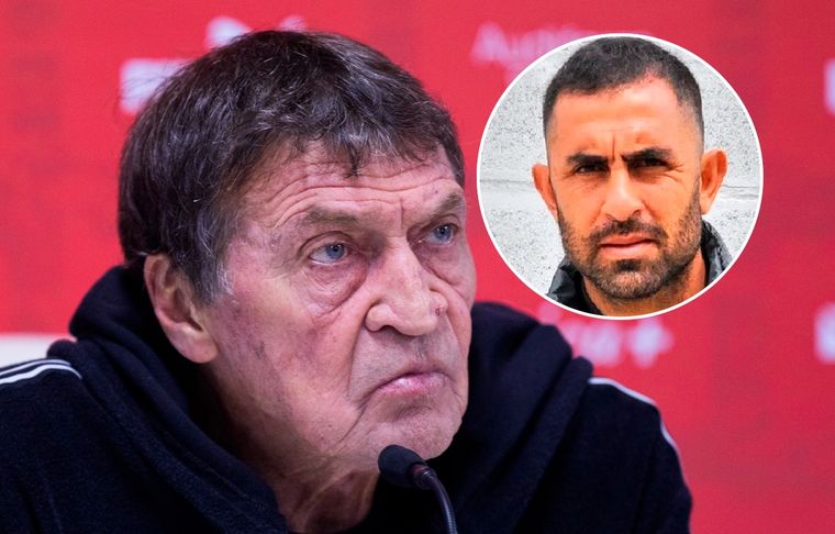 Julio Falcioni El entrenador destrozó al exmanager por el armado del plantel.