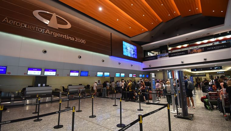 Las alternativas a Salta y San Carlos de Bariloche se pueden conseguir a un precio que ronda los $50.000 por tramo. Foto: Santiago Tagua/MDZ