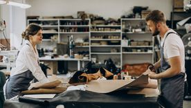 Aunque la inteligencia artificial transforme el empleo, muchas profesiones seguirán dependiendo del criterio humano y la toma de decisiones reales. Aunque la inteligencia artificial transforme el empleo, muchas profesiones seguirán dependiendo del criterio humano y la toma de decisiones reales.