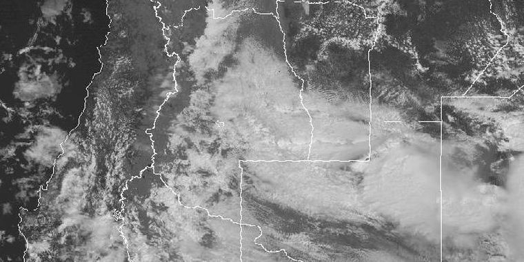Imnagen satelital del Servicio Meterológico Nacional de las 17.17.