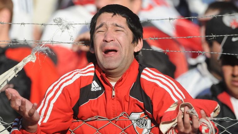 La famosa postal de Gustavo Pimentel el día del descenso de River.