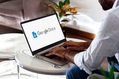 Google Docs suma resúmenes en audio para escuchar documentos y acelerar la revisión antes de reuniones. Google Docs suma resúmenes en audio para escuchar documentos y acelerar la revisión antes de reuniones.