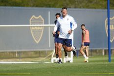 Almirón celebra la recuperación del Pola Aranda. Foto: @BocaJrsOficial
