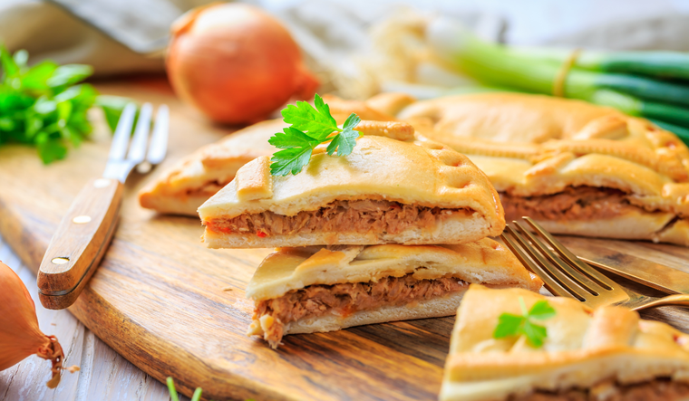 Esta receta era muy popular entre los peregrinos del Camino de Santiago, ya que la empanada era f&aacute;cil de transportar y se conservaba durante varios d&iacute;as.