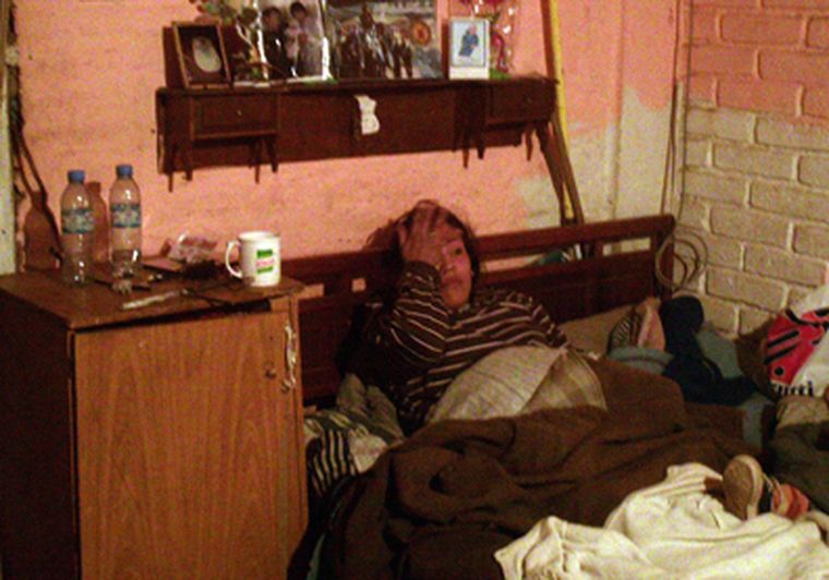 Mariana, la viuda, habló desde la cama.