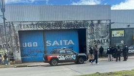 Tragedia en Rosario: Un mecánico murió aplastado por un colectivo en un taller.