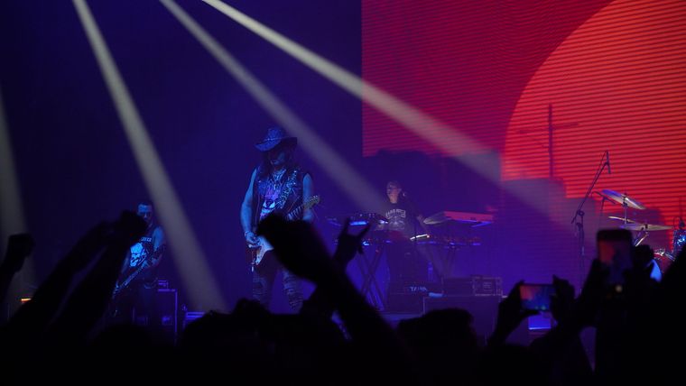 Una de las tantas canciones en las que Giardino se lució. Una de las tantas canciones en las que Giardino se lució.