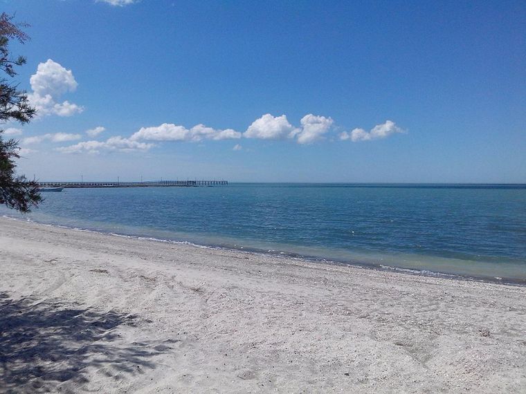 La playa de Los Pocitos sorprende con su arena blanca y aguas turquesas, dignas del Caribe.