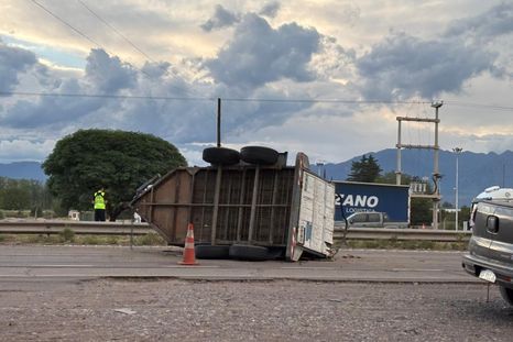 El accidente complicó el tránsito en la Ruta 40. El accidente complicó el tránsito en la Ruta 40.