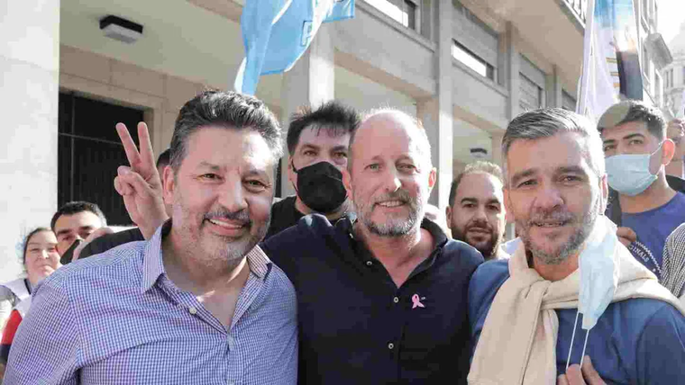 Martín Insaurralde junto a Menéndez y Juanchi Zabaleta