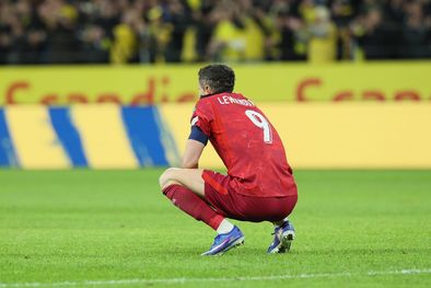 MDZol | El dolor de Lewandowski tras la derrota 3-2 ante Suecia que dejó a Polonia sin Mundial.