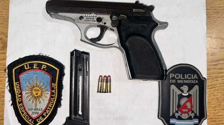 El arma de fuego con la que circulaba el hombre detenido por Las Heras.