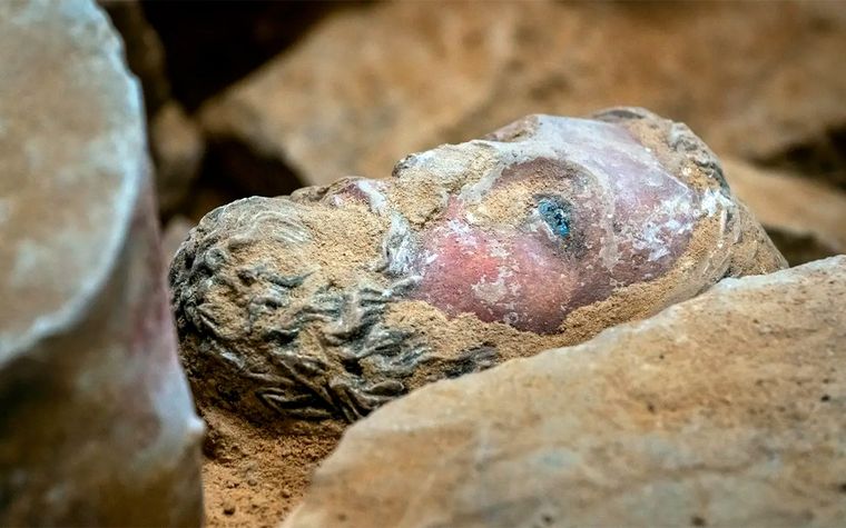 Uno de los rostros de Jesucristo encontrados en los escombros de la catedral francesa. Foto: National Geographic