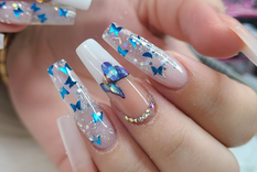 Las uñas acrílicas están a la moda y más si son largas con forma de garra. Foto: YouTube - Terra Nails