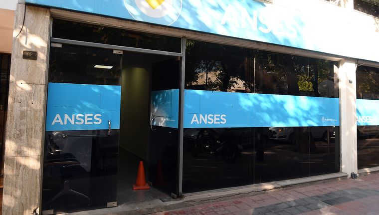 Debido al Día de la Sobería Nacional mañana no cobrarán los beneficiarios de Anses. Foto: ALF PONCE MERCADO / MDZ