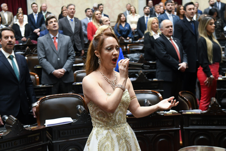 Mariana Bustos, la cantante lírica que abrió la sesión en Diputados.&nbsp;