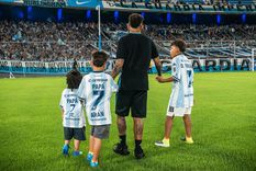 Una tierna foto de Racing se convirtió en un imán de cargadas de hinchas de Independiente.