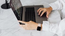 Jóvenes de 15 a 25 años podrán acceder a módulos flexibles y autogestionados en inteligencia artificial.