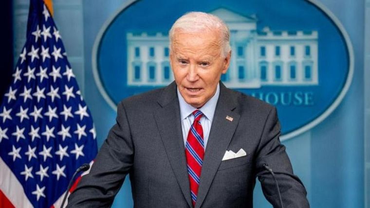 El presidente Joe Biden causó sorpresa al presentarse en una conferencia de prensa en la Casa Blanca este viernes. Foto: GETTY
