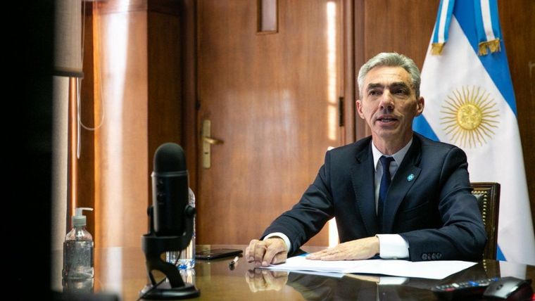 El ministro Meoni aseguró que el Gobierno hará lo posible para que Latam vuelva a funcionar