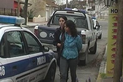 MDZol | Fue llevada esposada hasta una comisaría. Foto: Gentileza / Necochea Hoy