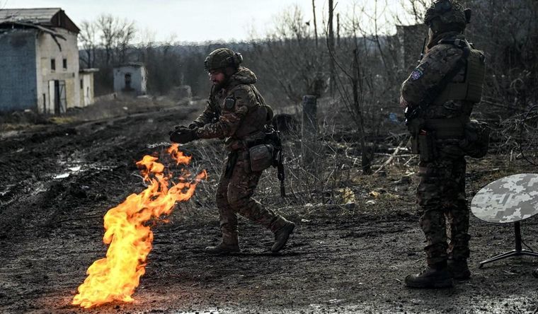 Los soldados ucranianos resisten en pleno invierno los ataques de Rusia. Foto: Efe.