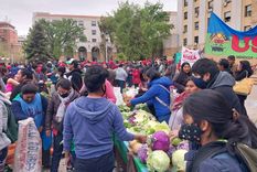 Diferentes organizaciones que nuclean a productores de rurales se manifestaron por el centro de Mendoza durante la mañana de este jueves. Foto: Twitter @USTierra