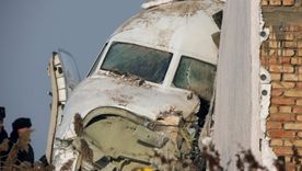 En el avión viajaban unas 100 personas y se estrelló al poco tiempo de despegar.