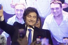 El presidente Javier Milei celebrando la victoria electoral en todo el país.&nbsp;