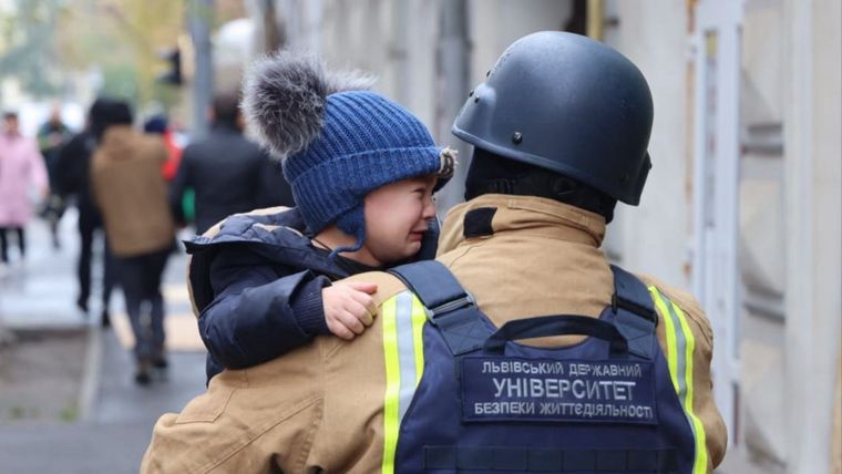 El llanto de un nene rescatado del ataque de Rusia.