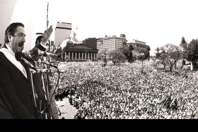 MDZol | Hace cuarenta años asumía la presidencia Raúl Ricardo Alfonsín. Se abría para la Argentina la oportunidad más importante del siglo XX Foto: Victor Bugge